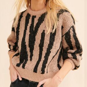 Vero Moda Zelma Zebra Striped Jacquard Sweater Crewneck Long Sleeve Tan Black M